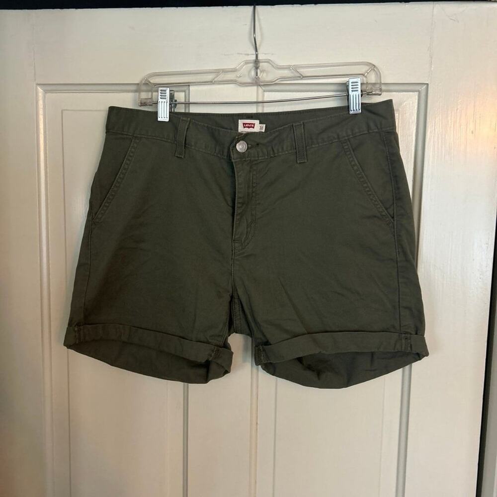 Levi’s woman’s shorts size 31
